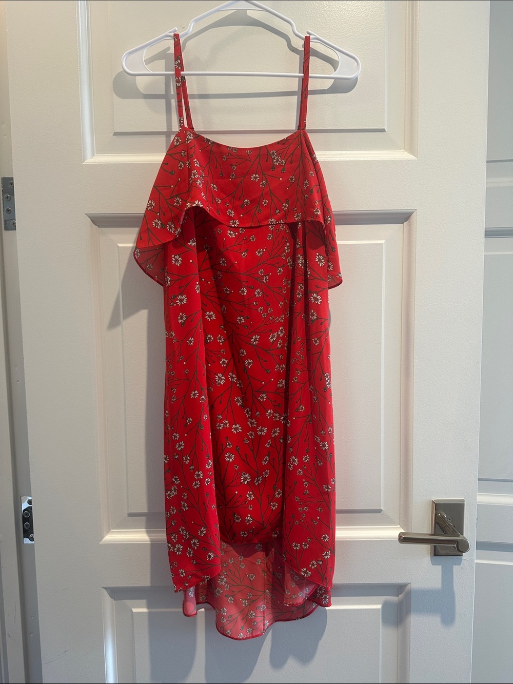 Alice + Olivia Red Floral Ruffle Dress Women’s size M. Back zip. New with tags.